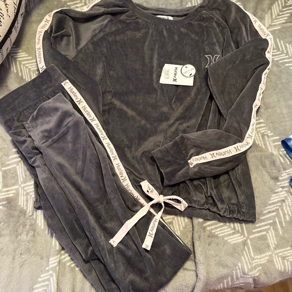 BNWT Hurley ribbed velour soft & cosy Lounge set